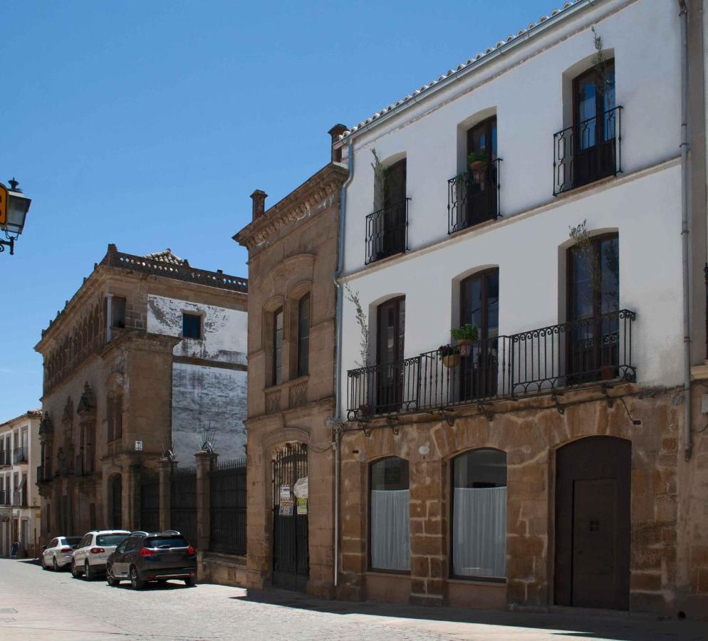 Apartamentos Tres Llaves Palacio De Vela De Los Cobos Ubeda  Luaran gambar