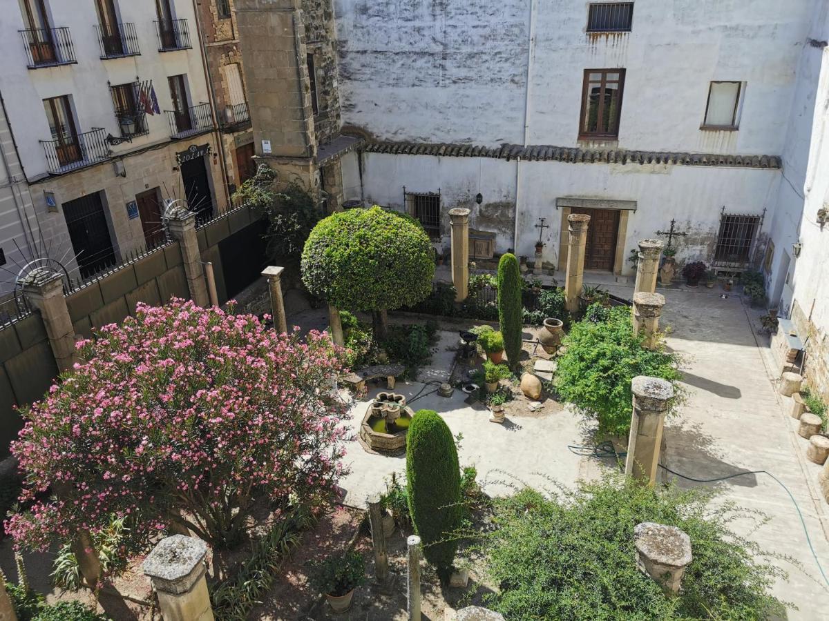 Apartamentos Tres Llaves Palacio De Vela De Los Cobos Ubeda  Luaran gambar